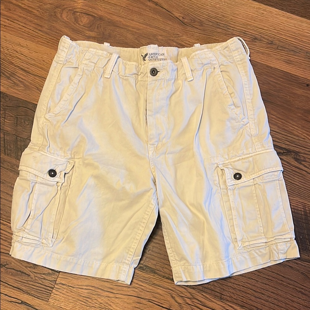 American Eagle Outfitters Cargo Shorts - Cream